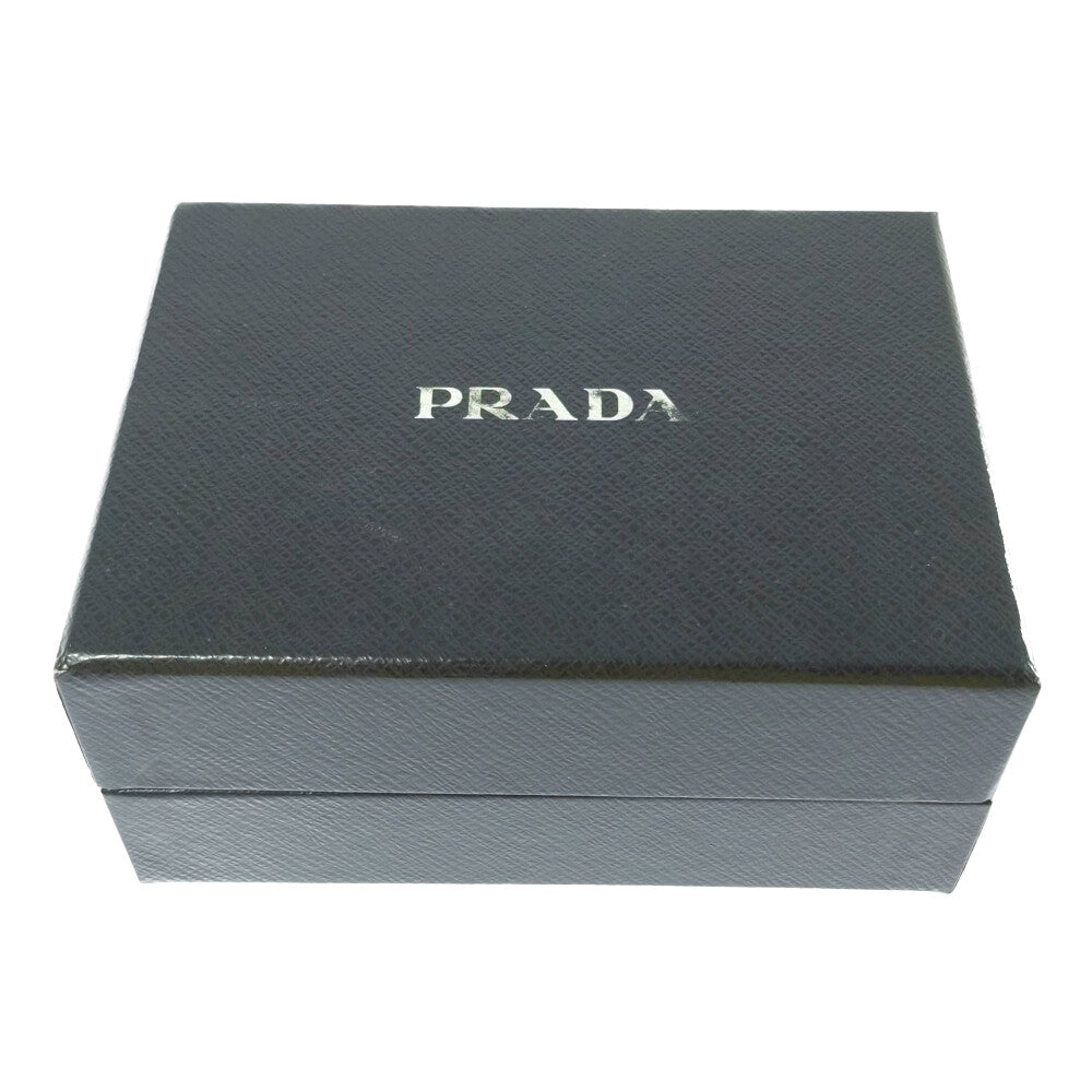 プラダ 財布