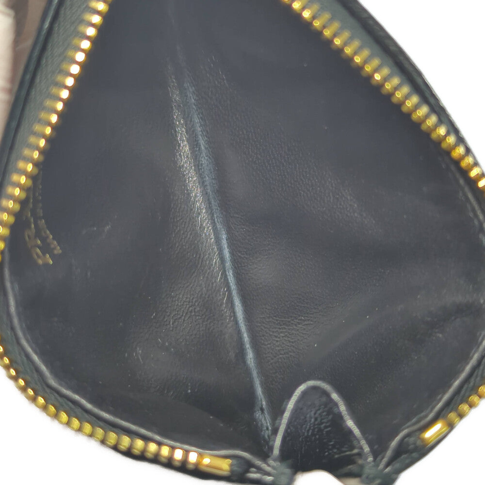 プラダ 財布