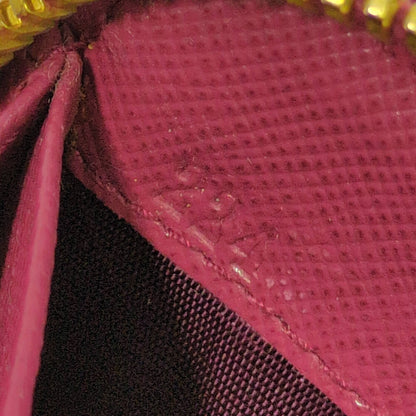 プラダ 財布