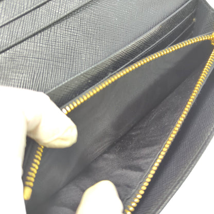 プラダ 財布