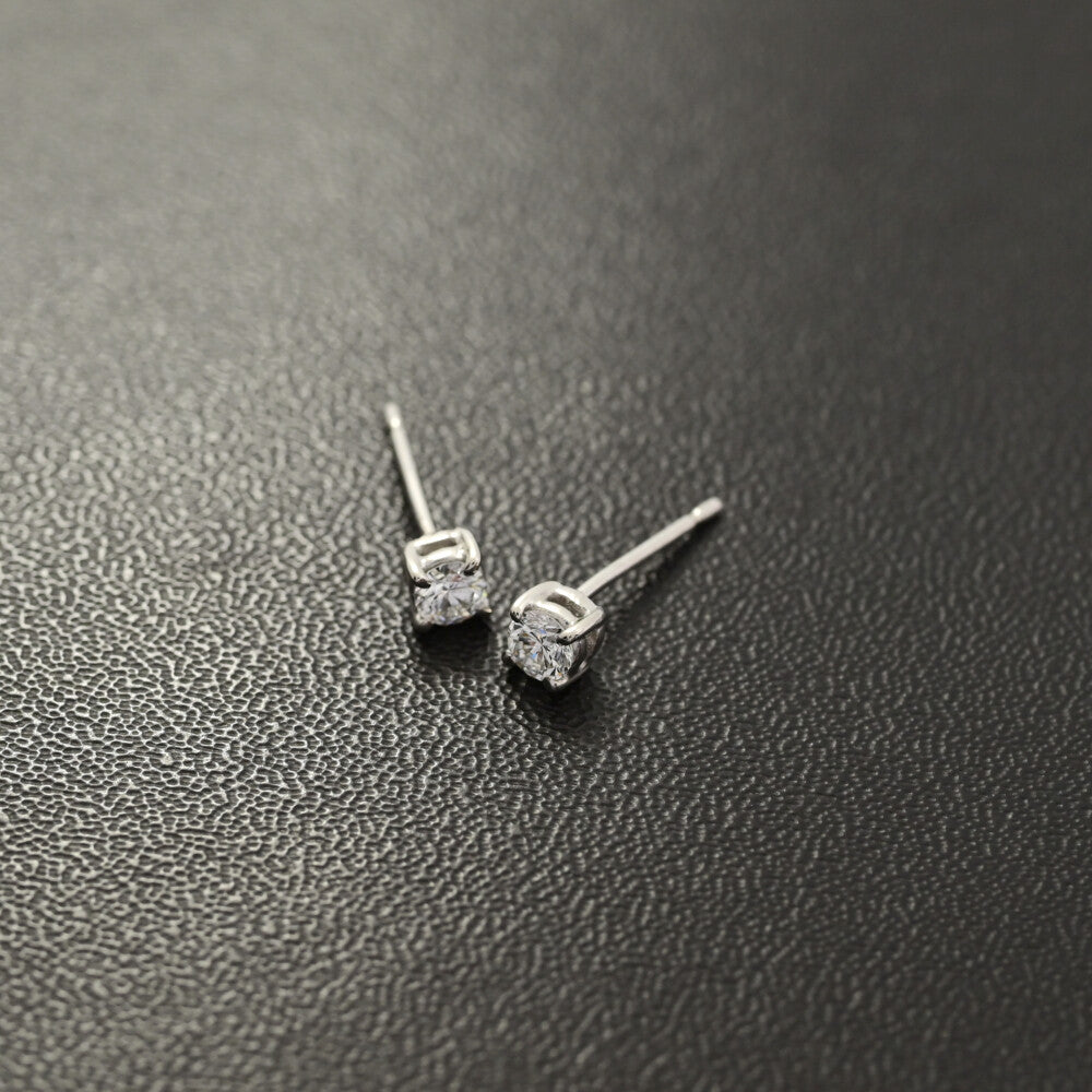 ダイヤモンド ピアス