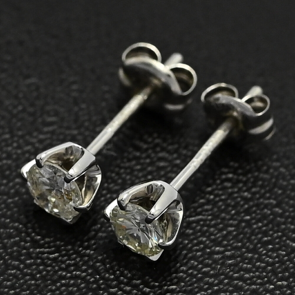 ダイヤモンド ピアス