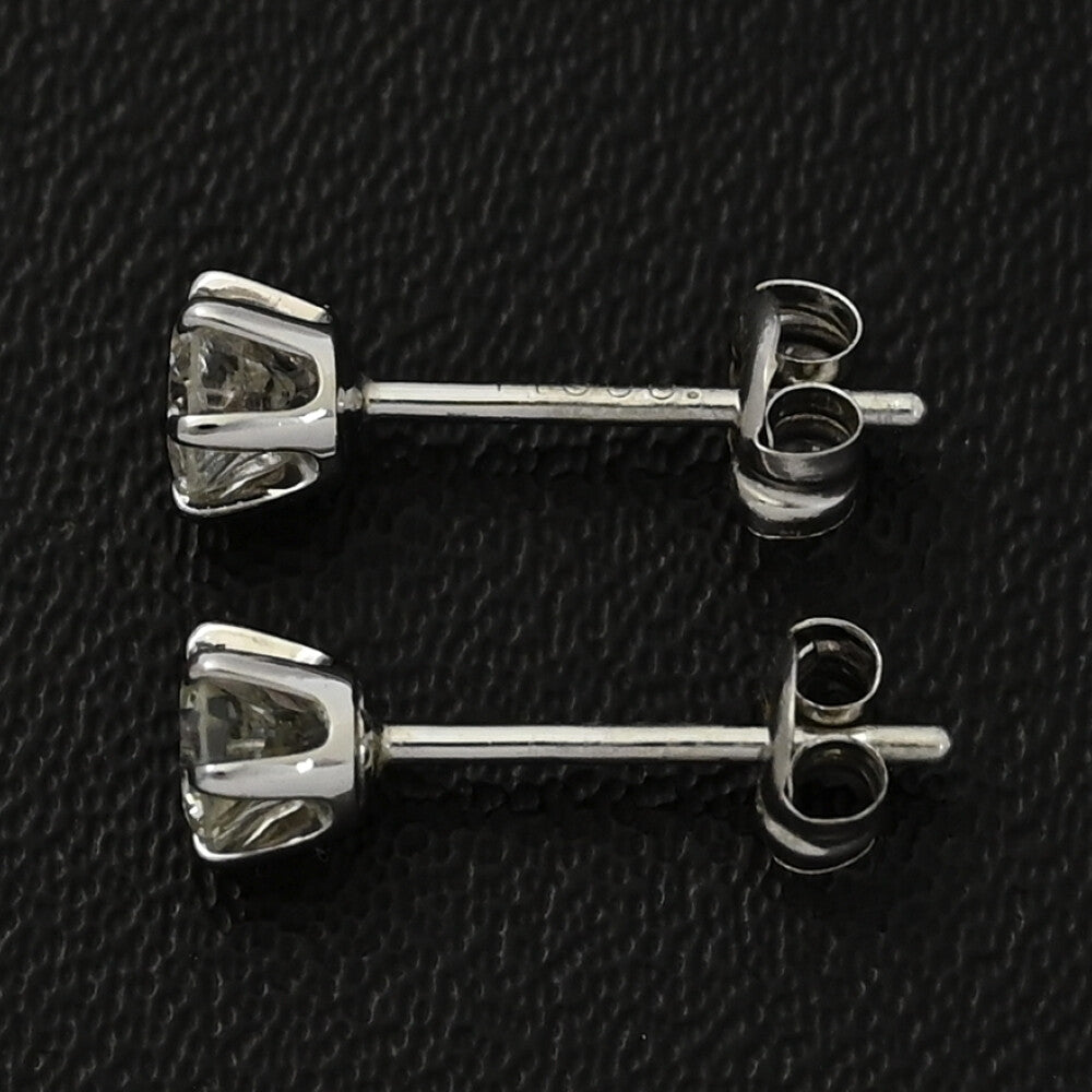 ダイヤモンド ピアス