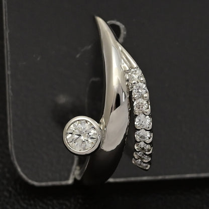 ダイヤモンド ピアス