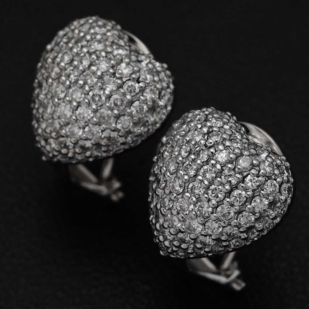 ダイヤモンド ピアス