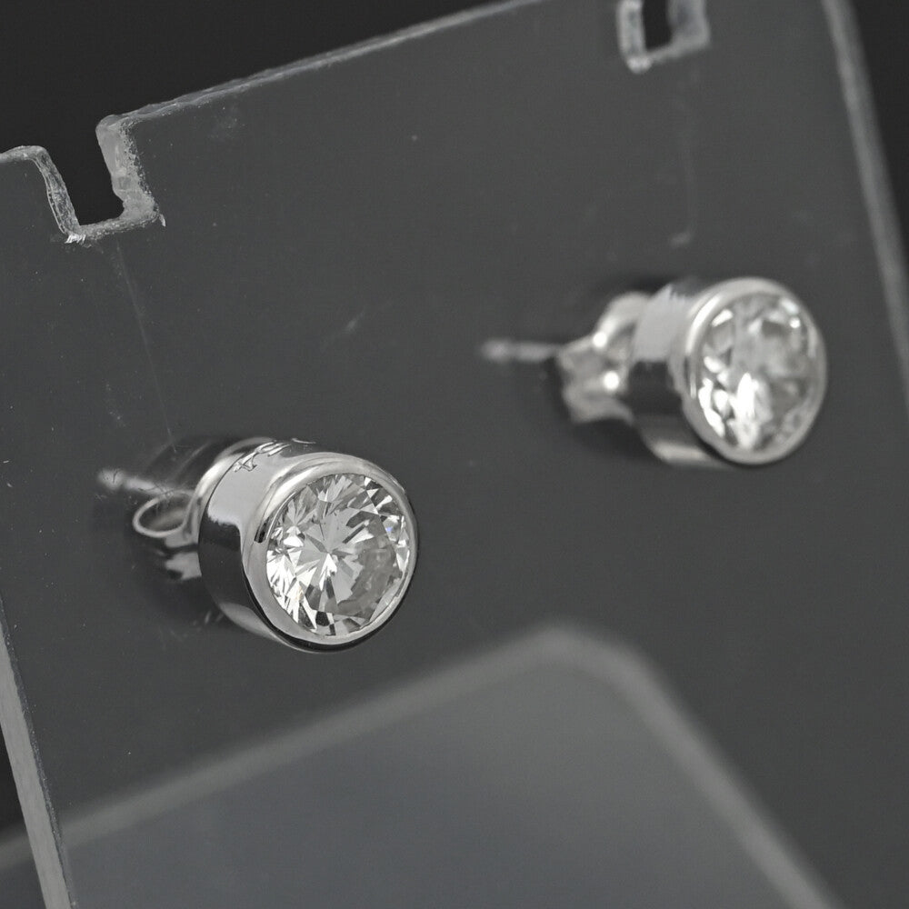 ダイヤモンド ピアス