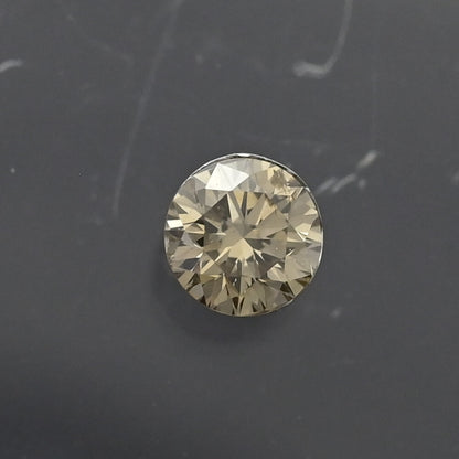ダイヤモンド ピアス
