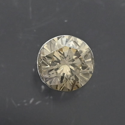 ダイヤモンド ピアス