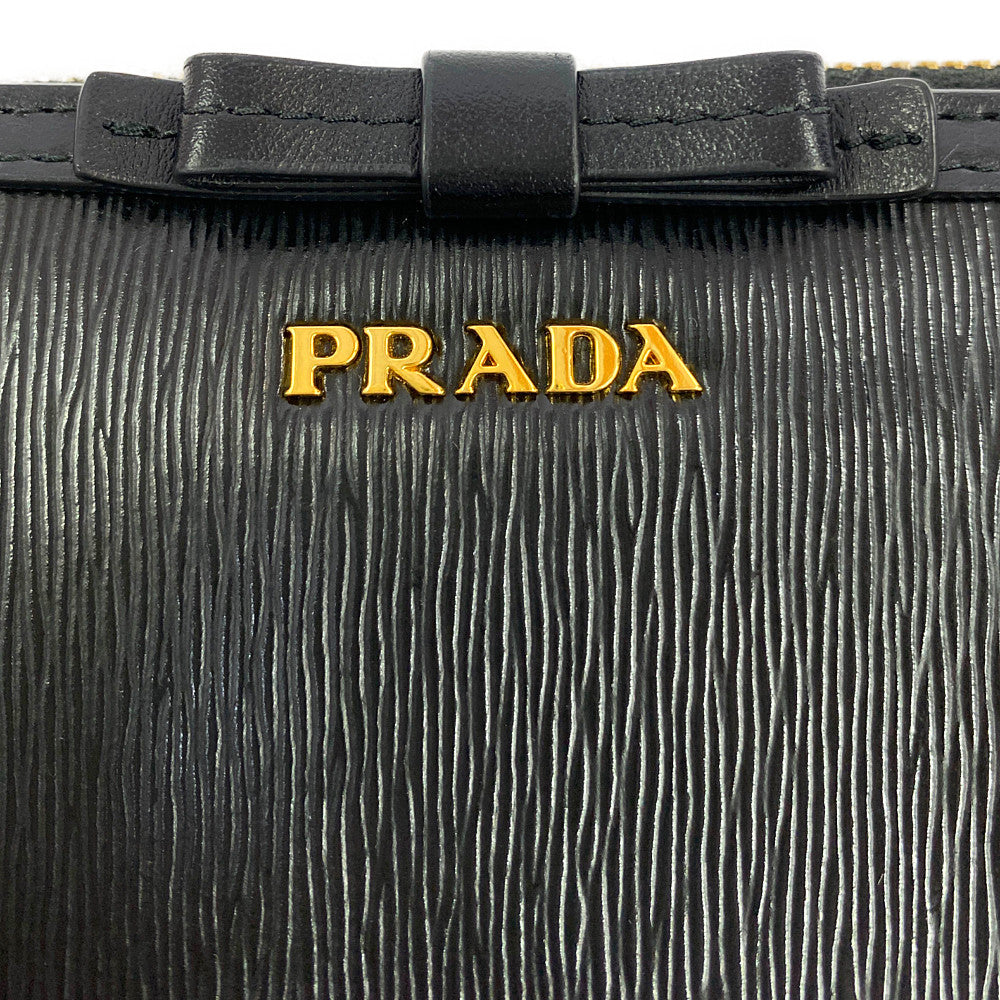 プラダ 財布