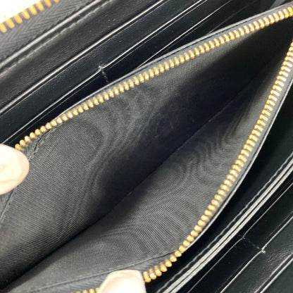 プラダ 財布