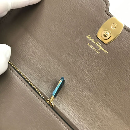 サルヴァトーレフェラガモ 財布