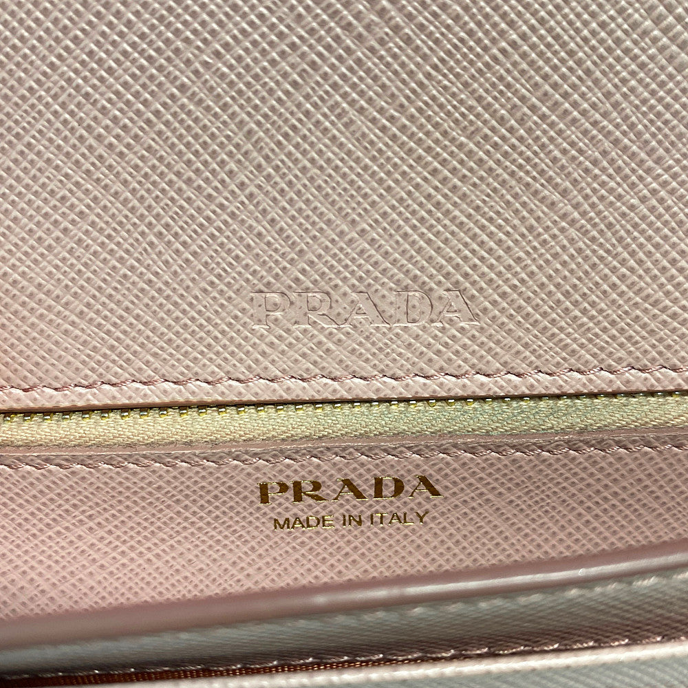 プラダ 財布
