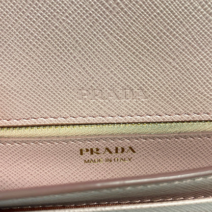 プラダ 財布