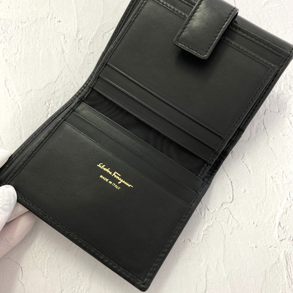 サルヴァトーレフェラガモ 財布