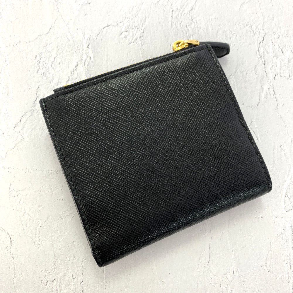 プラダ 財布