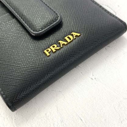 プラダ 財布