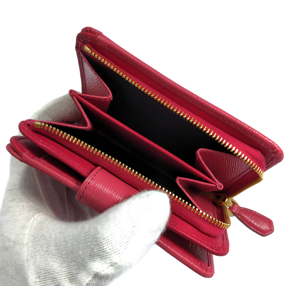 プラダ 財布