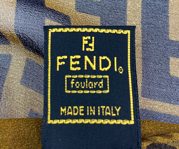 フェンディ ネックウェア