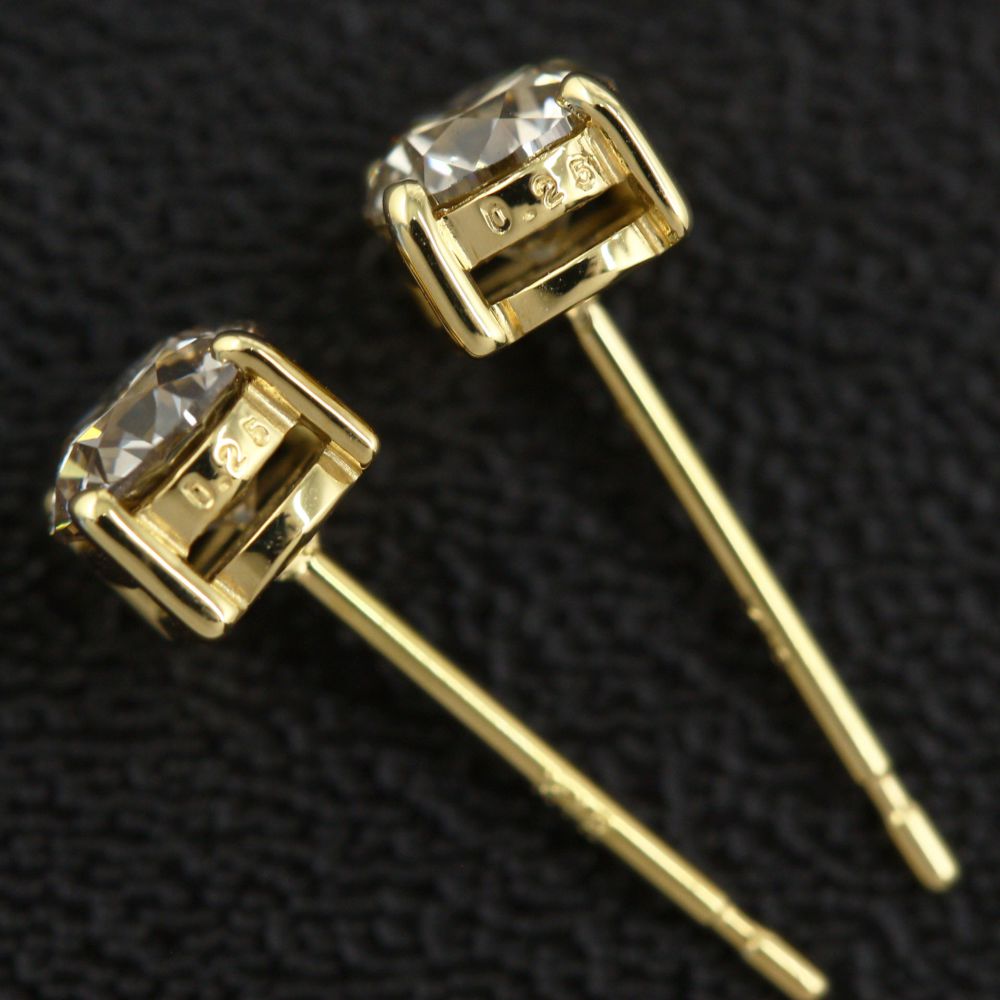ダイヤモンド ピアス