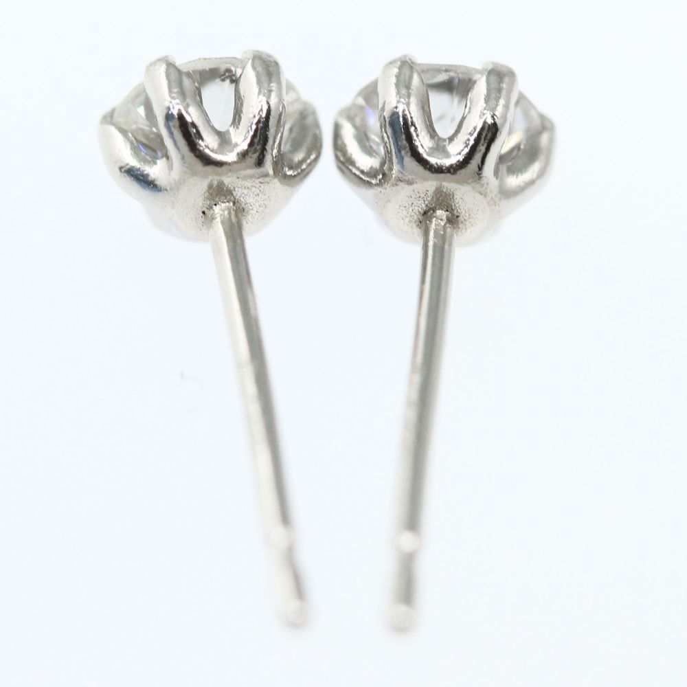 ダイヤモンド ピアス