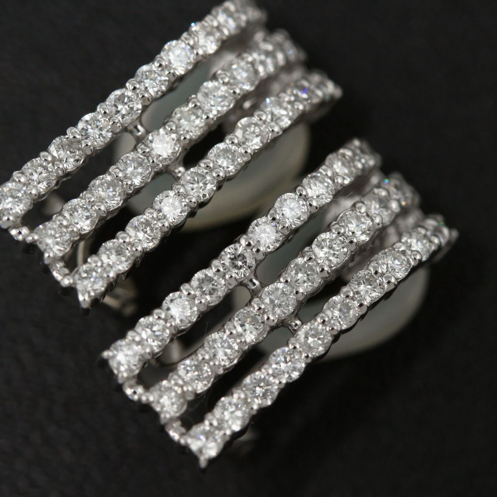 ダイヤモンド ピアス