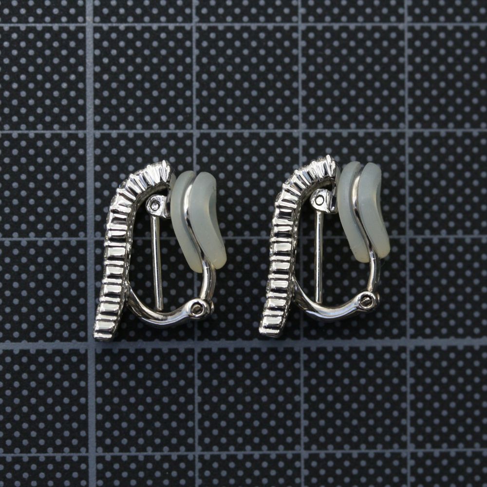 ダイヤモンド ピアス