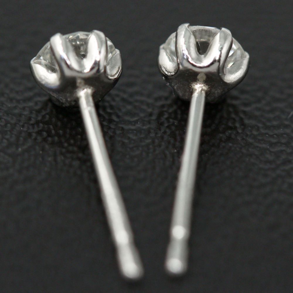 ダイヤモンド ピアス