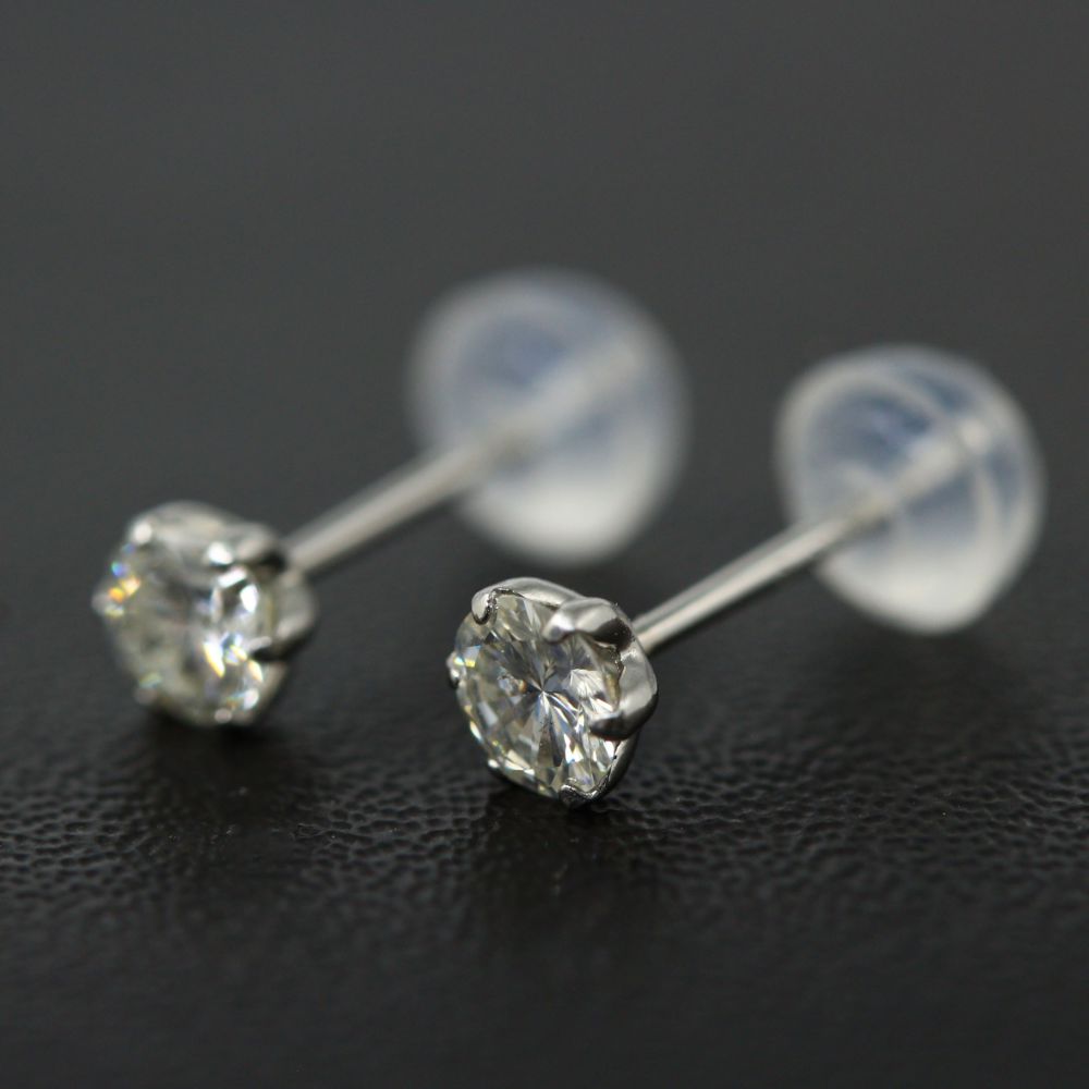 ダイヤモンド ピアス