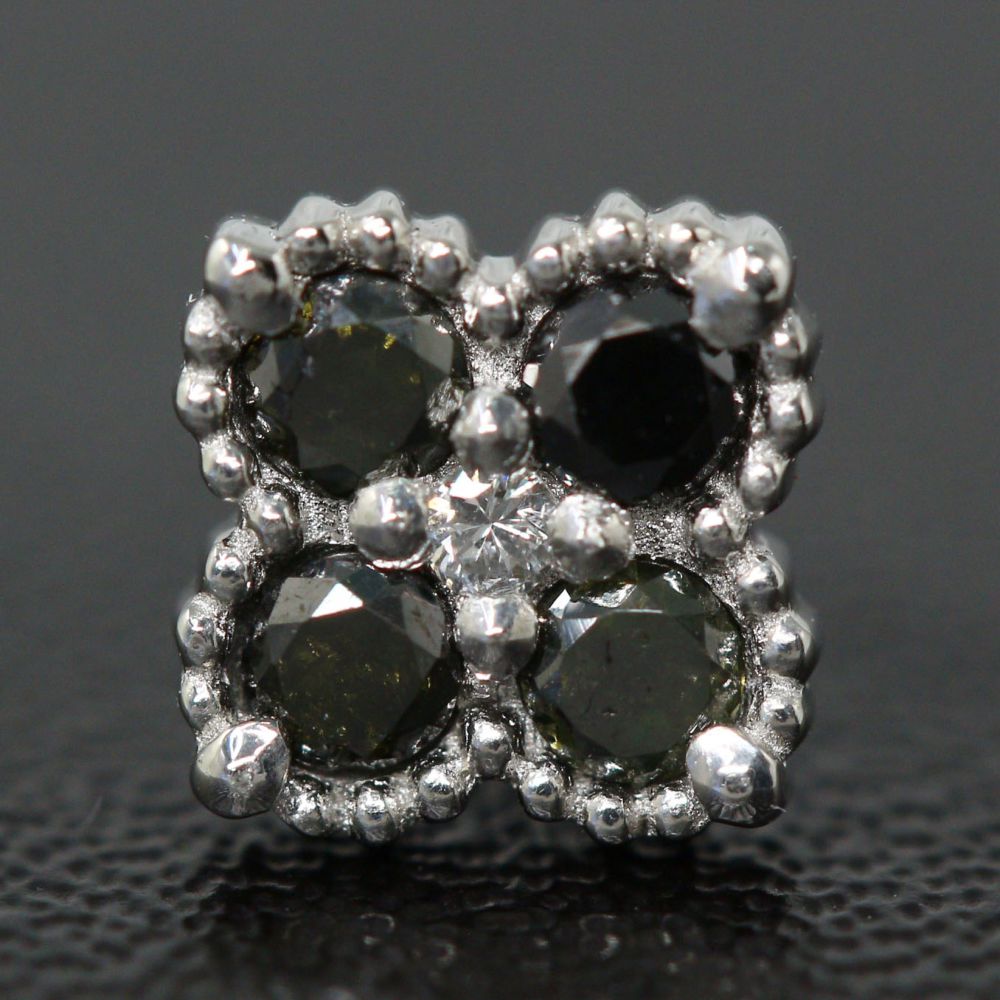 ダイヤモンド ピアス