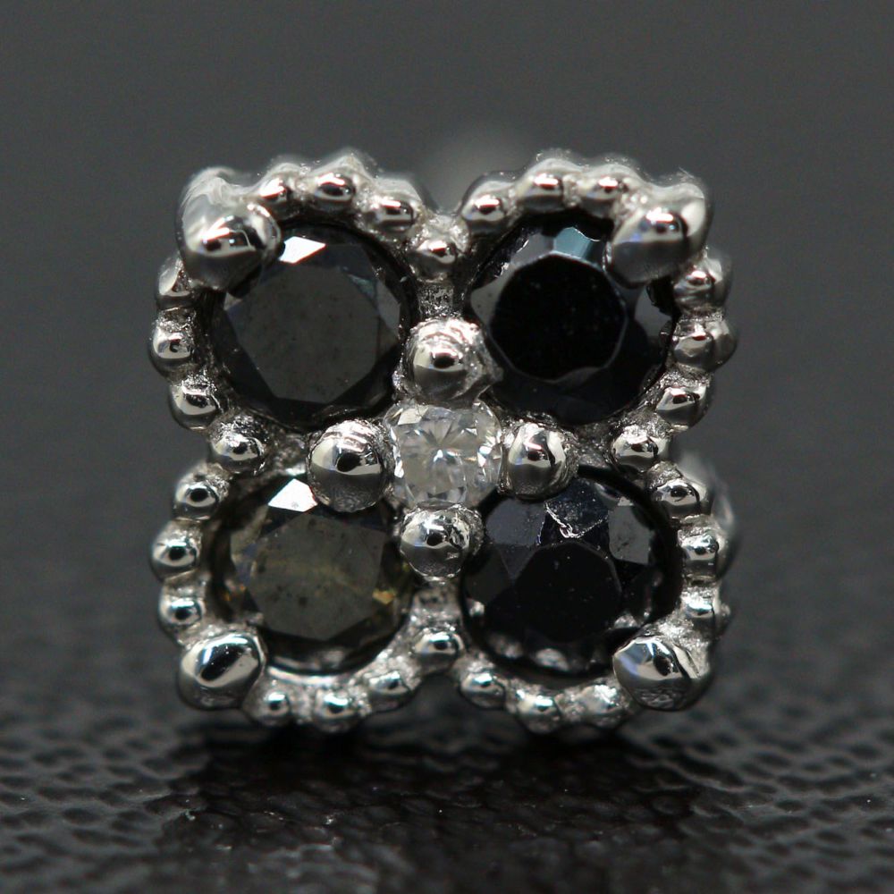 ダイヤモンド ピアス