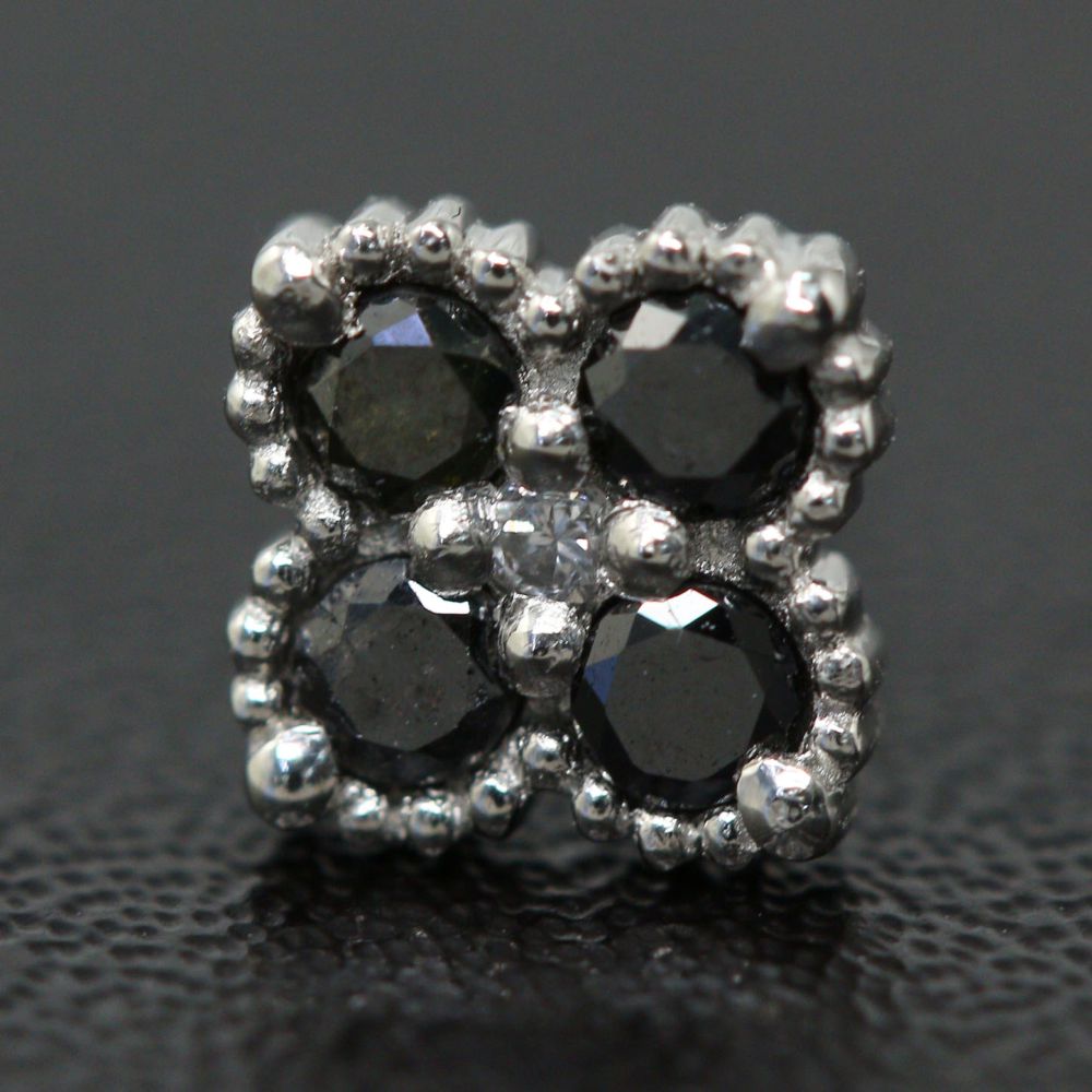 ダイヤモンド ピアス