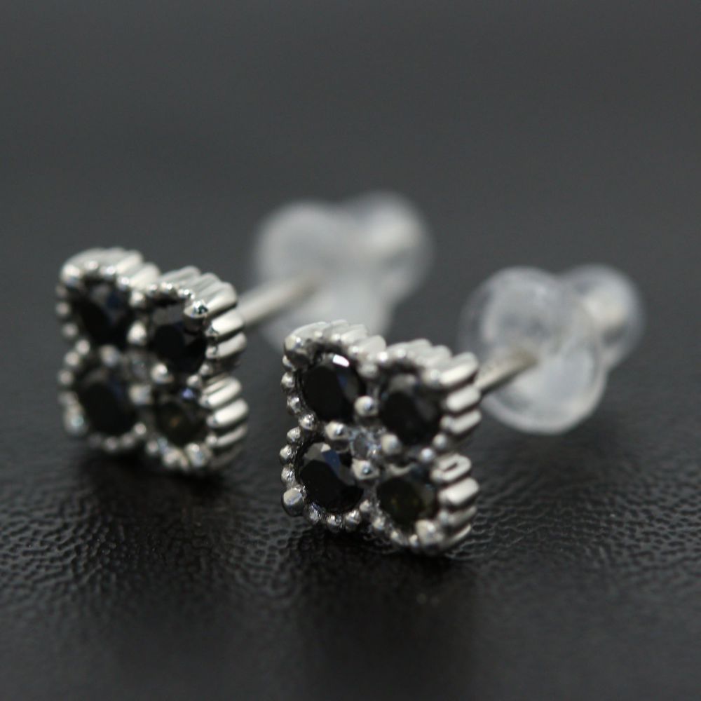 ダイヤモンド ピアス