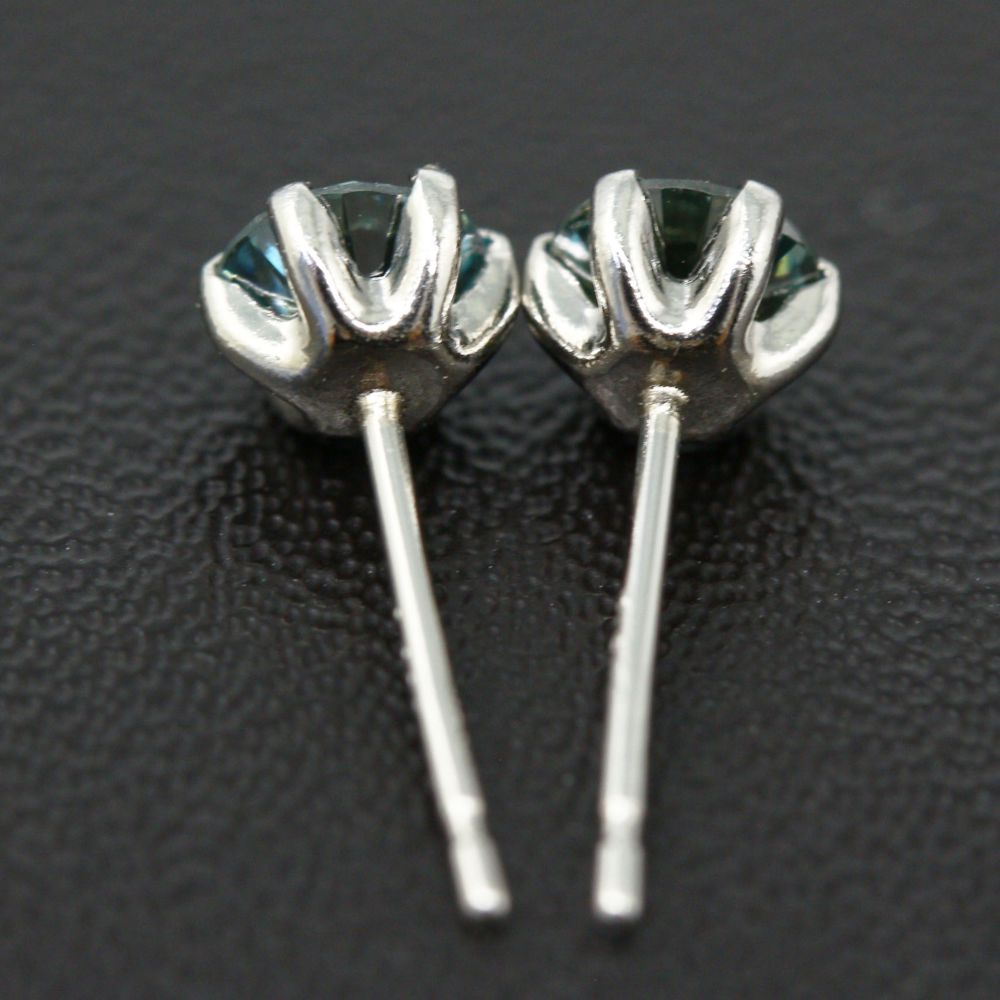 ダイヤモンド ピアス