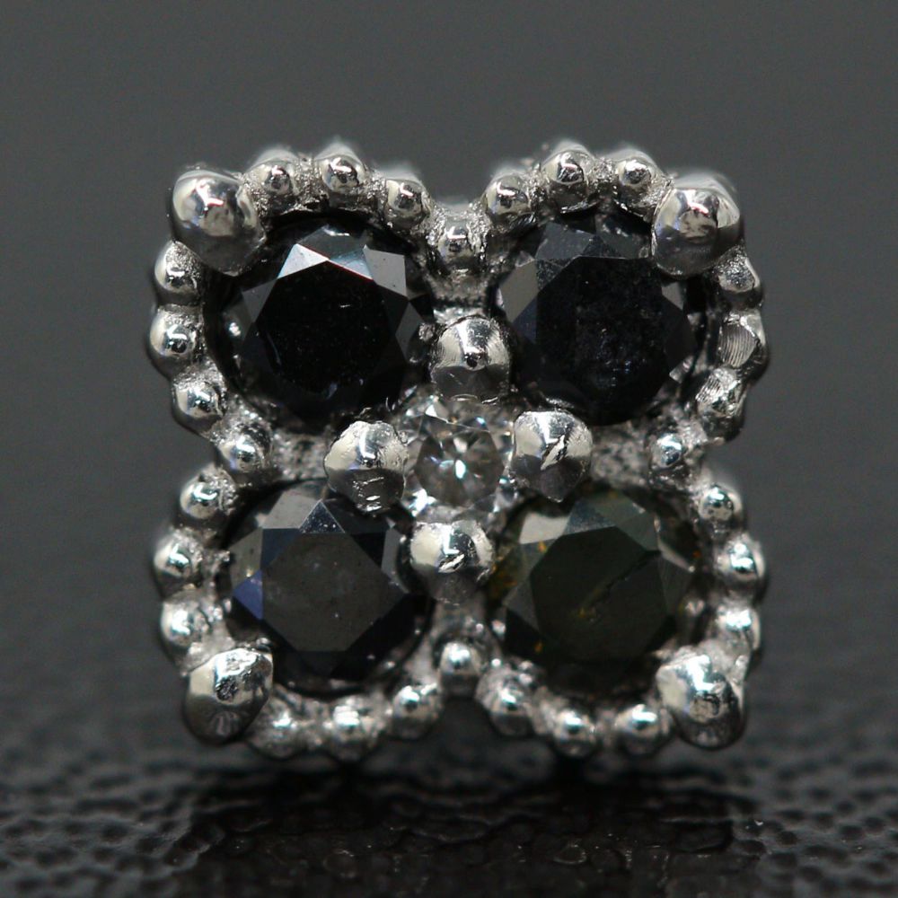 ダイヤモンド ピアス