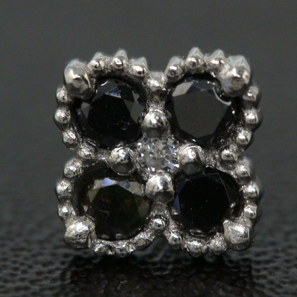 ダイヤモンド ピアス