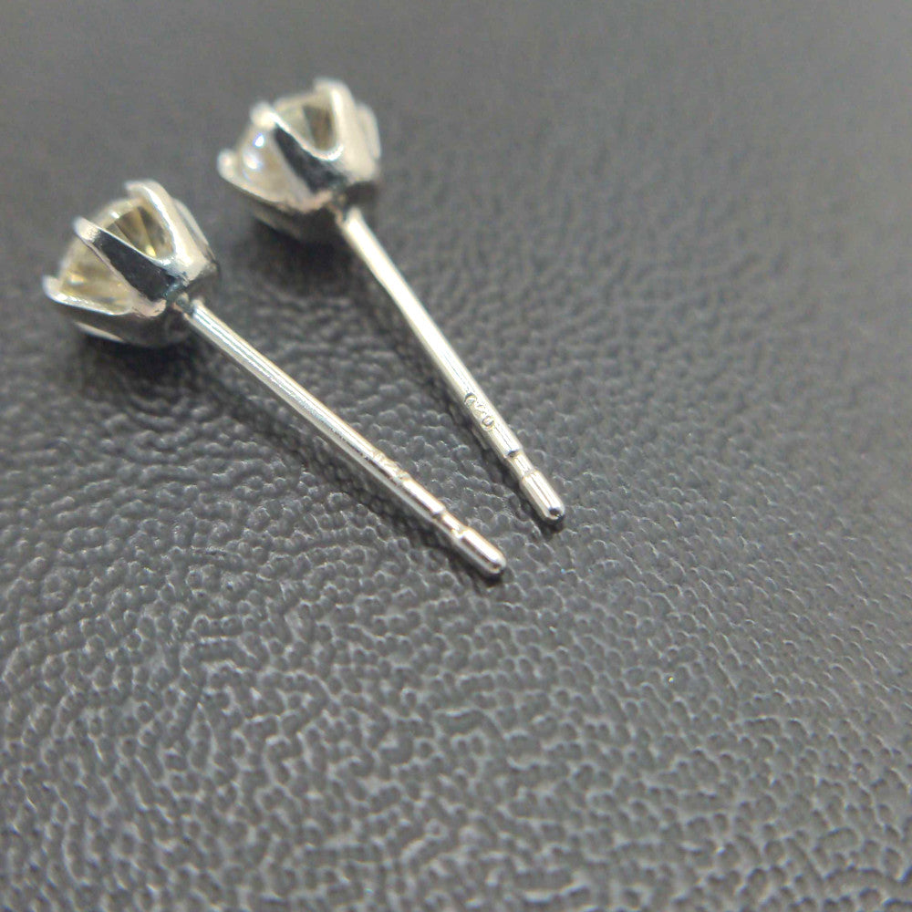 ダイヤモンド ピアス
