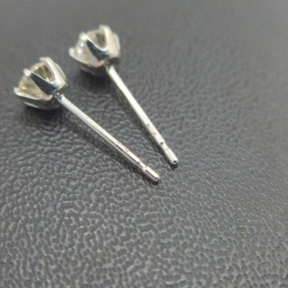 ダイヤモンド ピアス