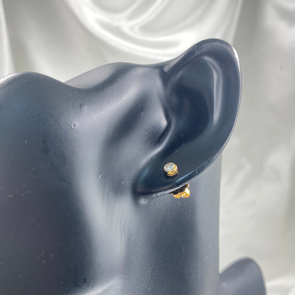 ダイヤモンド ピアス