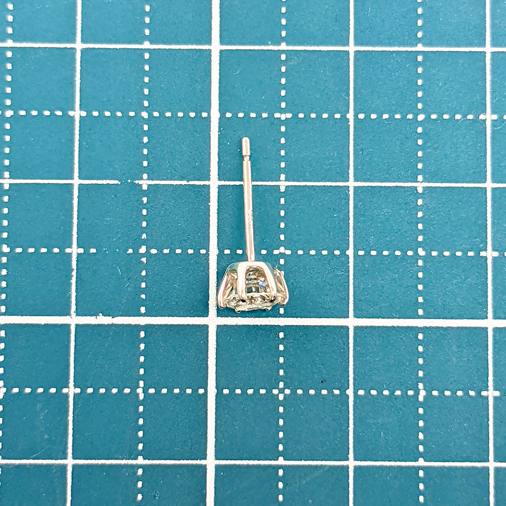 ダイヤモンド ピアス