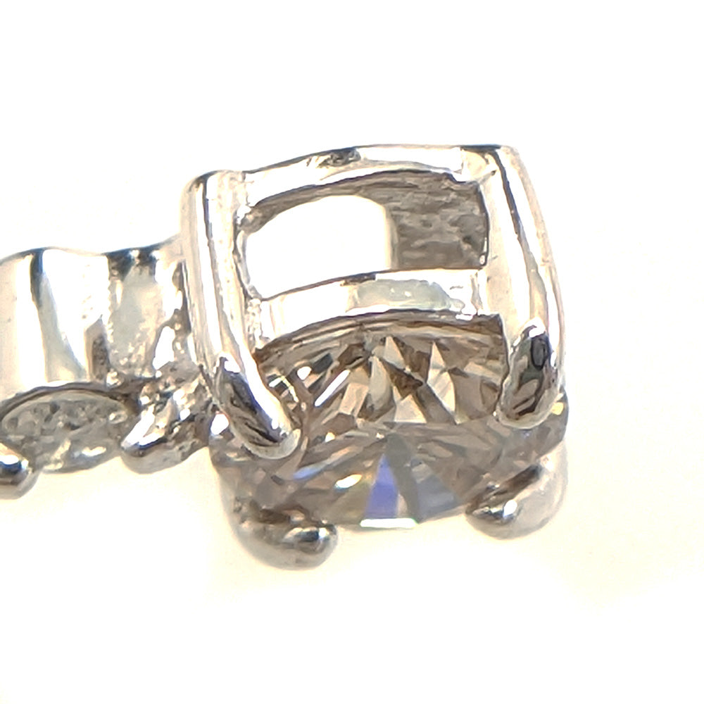 ダイヤモンド ピアス
