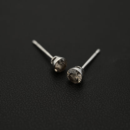 ダイヤモンド ピアス