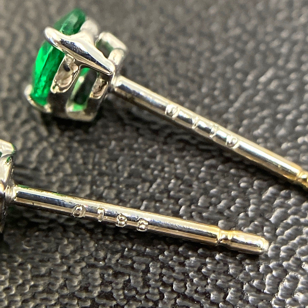 エメラルド ピアス